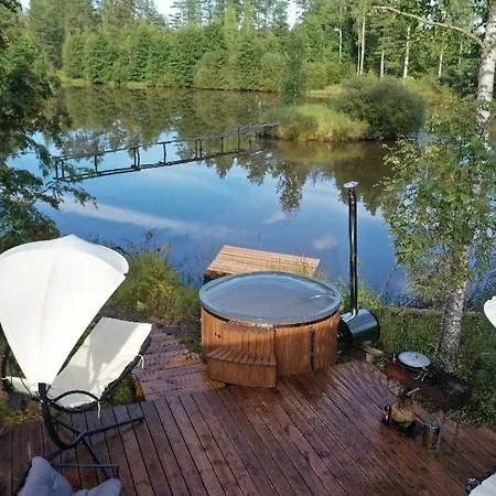 Chalet Black House In The Forest With Hot Tube And Theater For Movies *